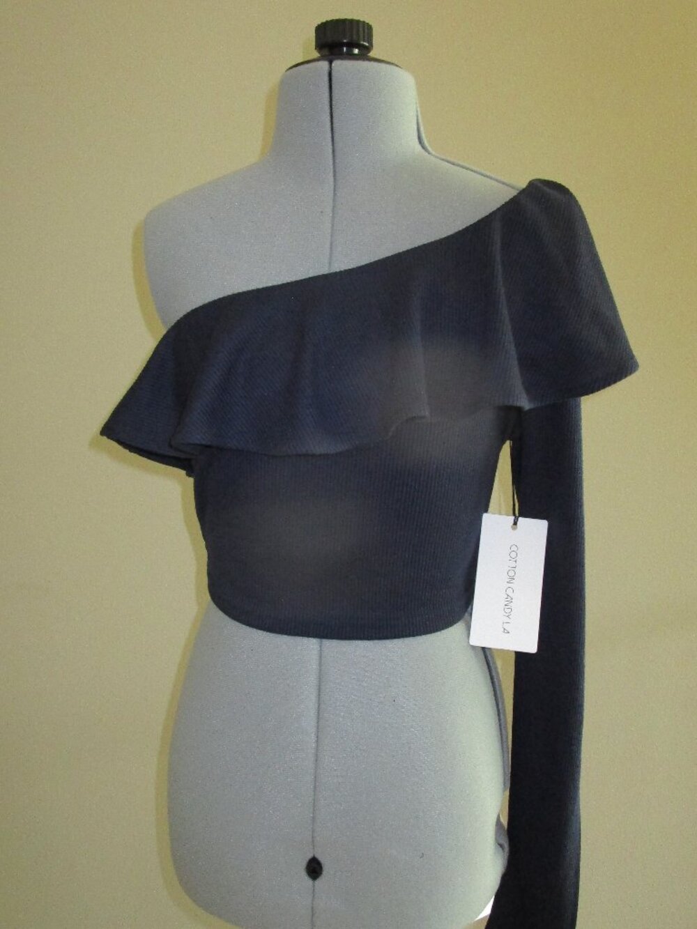 One-shoulder Crop Top